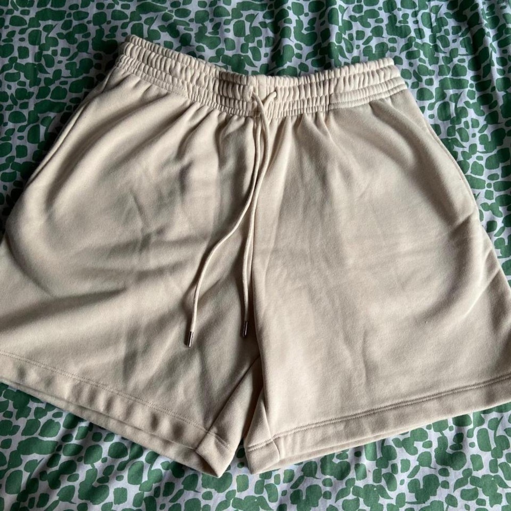 Uniqlo Women Cream Sweatshorts